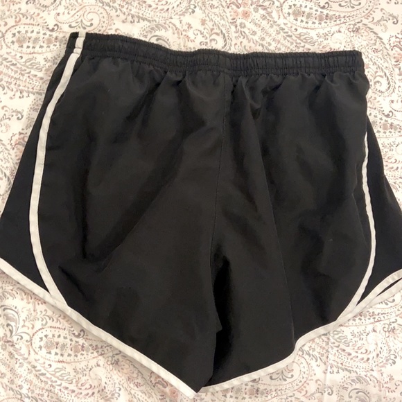 Kids girls  Nike shorts - Picture 3 of 3